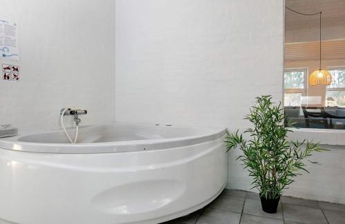 Nordost Casa | 14 person holiday home in Sæby
