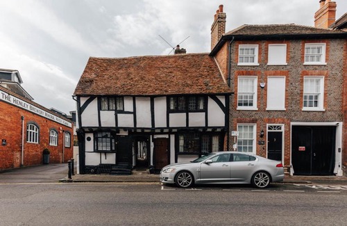 Henley-on-Thames Casa | 1400 Cottage An enchanting unique stay