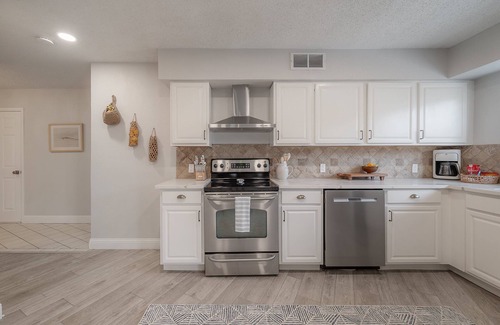 Largo Casa | 14295 Chamberlain Ave