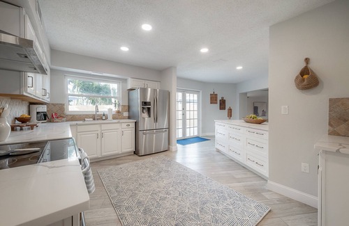 Largo Casa | 14295 Chamberlain Ave
