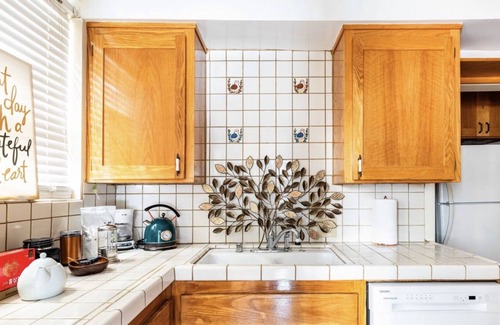 Los Angeles Apartamento | 148 5-Star Reviews - Walk to Rodeo Dr - 1100 sqft Apartment