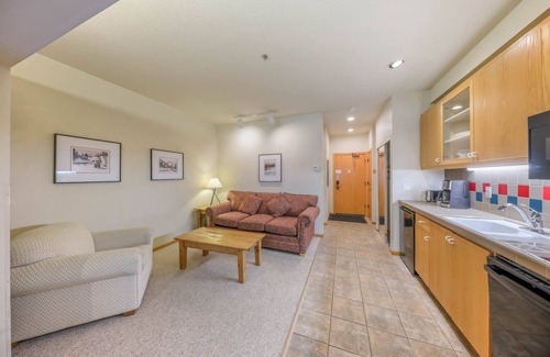 Olympic Valley Condominio | 148 | Affordable Studio - Mtn Escape w/ Pool & Spa