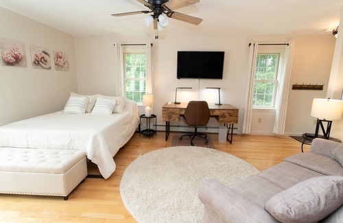 Jacksonville Casa | 14mi to Mt. Snow! Arcade, Private Suite, King Bed, Family-Friendly, Weber Grill