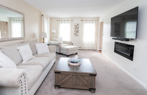 Jacksonville Casa | 14mi to Mt. Snow! Arcade, Private Suite, King Bed, Family-Friendly, Weber Grill