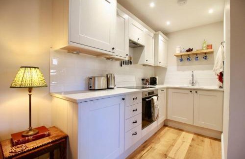 Alfriston Casa | 14th century Rose cottage, Centre of Alfriston By Air Premier