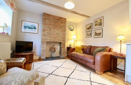 Alfriston Casa | 14th century Rose cottage, Centre of Alfriston By Air Premier