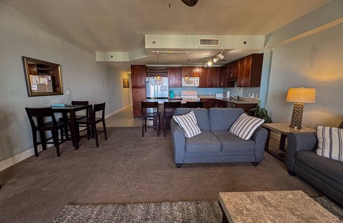 Panama City Beach Condominio | 14th-floor condo w/private balcony, water views, outdoor pool, hot tub, gym
