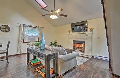 Tobyhanna Casa | 15 Mi to Camelback Ski Resort Home with Deck!