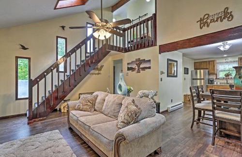 Tobyhanna Casa | 15 Mi to Camelback Ski Resort Home with Deck!