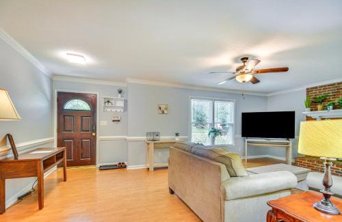 Fuquay-Varina Casa | 15 Mi to Raleigh Pet-Friendly Home with Fire Pit!
