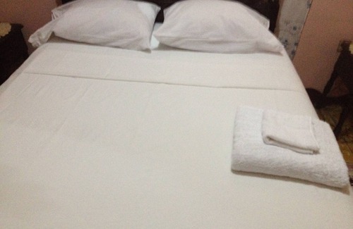 Rollington Town Cama Y Desayuno | 15 min from airport in kingston jamaica