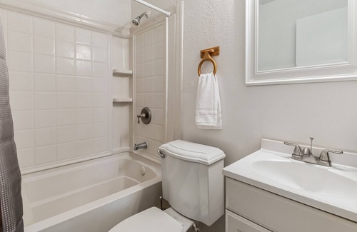 Northside Casa | 15 Mins Shands/Mins Jax Airport 3 bd 2 Bth Home