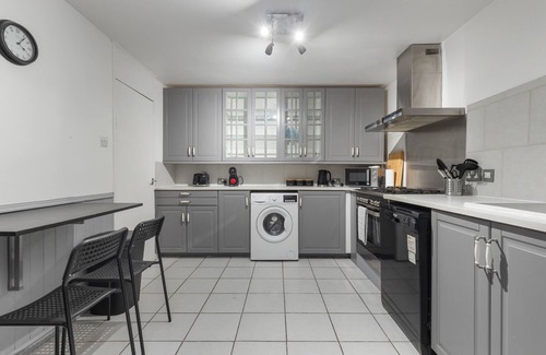 Junction Apartamento | 15 Mins to Central LDN, Sleeps 8, Spacious Home