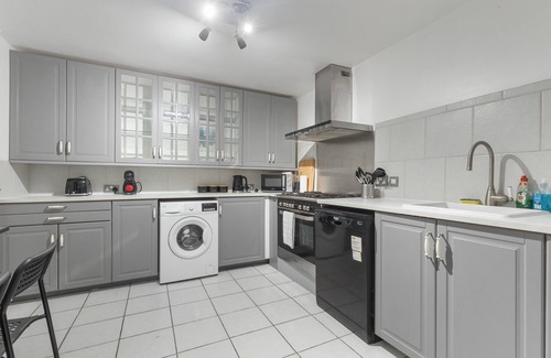 Junction Apartamento | 15 Mins to Central LDN, Sleeps 8, Spacious Home
