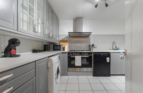 Junction Apartamento | 15 Mins to Central LDN, Sleeps 8, Spacious Home