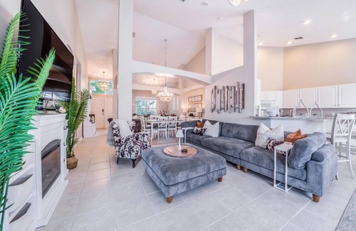 Ridgewood Lakes Casa | 15 mins to Disney, Heated Pool, King Beds, Golf