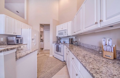 Ridgewood Lakes Casa | 15 mins to Disney, Heated Pool, King Beds, Golf