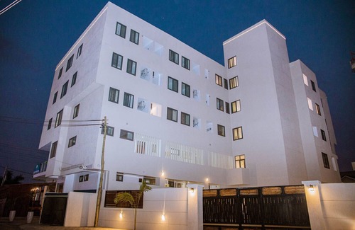 Madina Apartamento | 15 minutes drive to the airport, close to Melcom and Pizza Hut.