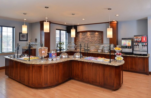 Hollywood Park Condominio | ¡A 15 minutos de Six Flags! El | Desayuno gratuito todas las mañanas + piscina al aire libre + bañera de hidromasaje