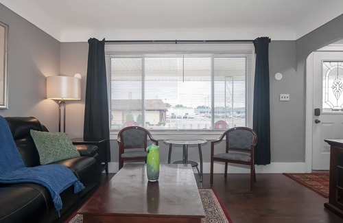 Warren Casa | 15 Minutes to Almost Anywhere!