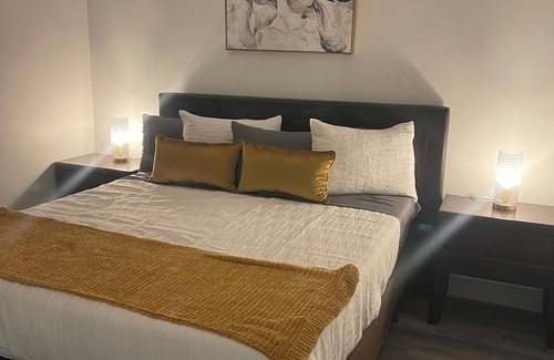 Lawndale Condominio | 15 minutes to LAX, SoFi, The Forum and Beaches!