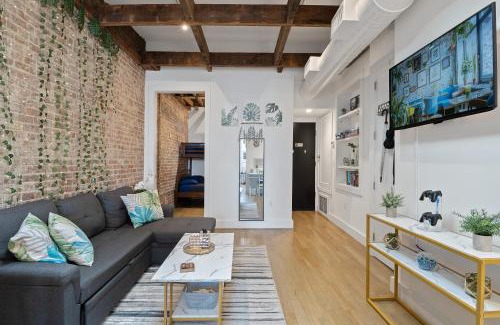 Hoboken Apartamento | 15 Minutes to NYC - Chic Penthouse with bus stop at doorstep