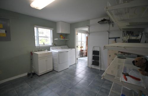 Crystal River Casa | 15 Minutes to the Gulf of Mexico! Beautiful home on Lake Rousseau
