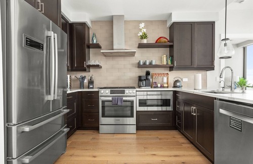 Downtown Asheville Condominio | 'Mountain Day Dream' a Luxury Downtown Condo w/ Mountain Views Arras Residences