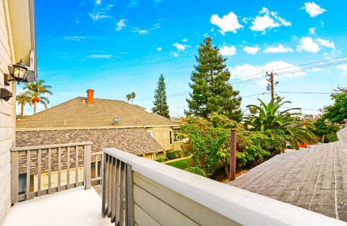 Ventura Casa | 25%Off Sept 1-4, Walk To Beach, Clean & Comfy Beds