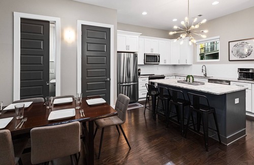 Hadley - Washington Casa | Stunning Getaway! Rooftop Deck! Great Location