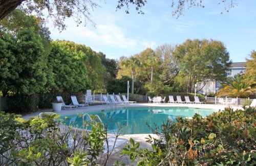 Pelican Bay Casa | Increíble casa recientemente renovada en Pelican Bay con Sportscard. ¡Crédito de $ 250 para alquiler de equipo de playa!