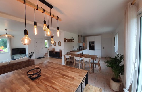 Plouegat-Moysan Casa | 15-person house in the countryside 10 km from the beach