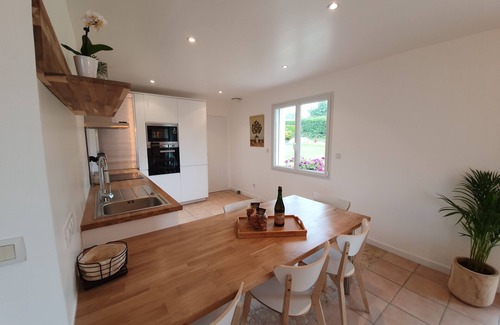 Plouegat-Moysan Casa | 15-person house in the countryside 10 km from the beach