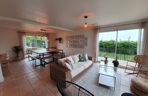 Plouegat-Moysan Casa | 15-person house in the countryside 10 km from the beach