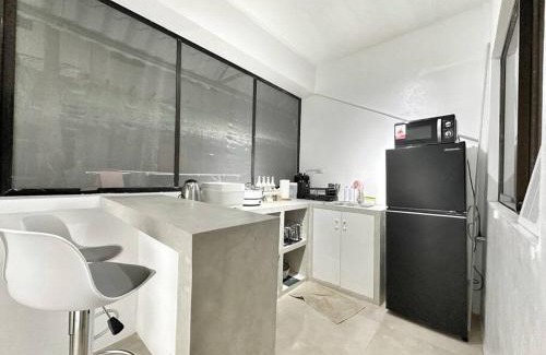 Manoc-Manoc Apartamento | 15 Secs to Beach-2BR w/Kitchen & Newly Renovated