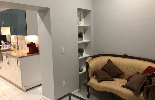 Spruce Hill Casa | 15 Under 1 Roof. Luxury. University City. Friends & Family Gatherings.