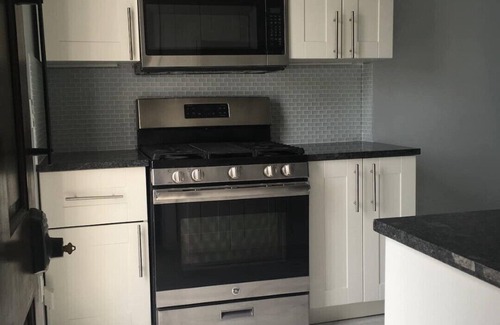 Spruce Hill Casa | 15 Under 1 Roof. Luxury. University City. Friends & Family Gatherings.