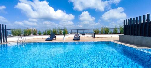 Kilimani Apartamento | 1506 Skyline Serenity at Roseville - Rooftop Pool, Gym & Prayer Room