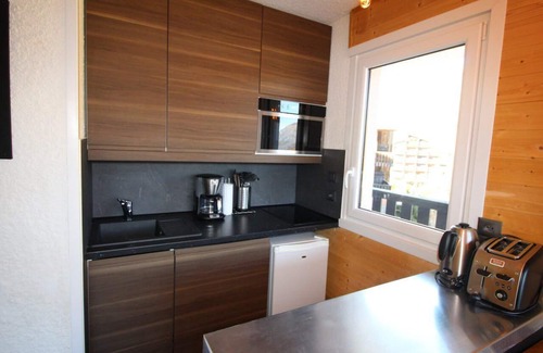 Auris Apartamento | 70m del centro estación, 3.o piso, vista montaña, balcón, tv, local para esquís, 40m²