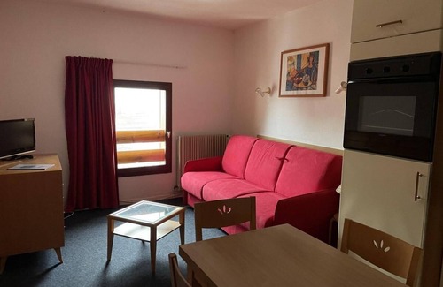 Eaux-Bonnes Apartamento | 30m del centro estación, 2.o piso, vista estación, fitness, piscina, sauna, tv, local para esquís