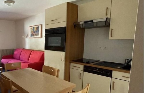 Eaux-Bonnes Apartamento | 30m del centro estación, 2.o piso, vista estación, fitness, piscina, sauna, tv, local para esquís