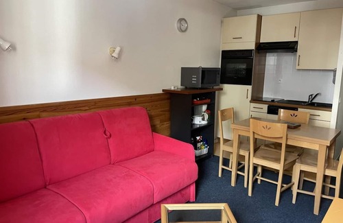 Eaux-Bonnes Apartamento | 30m del centro estación, 2.o piso, vista estación, fitness, piscina, sauna, tv, local para esquís