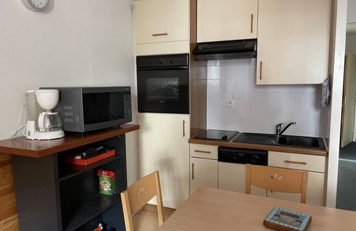 Eaux-Bonnes Apartamento | 30m del centro estación, 2.o piso, vista estación, fitness, piscina, sauna, tv, local para esquís