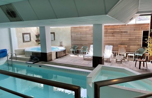 Eaux-Bonnes Apartamento | 30m del centro estación, 1.o piso, vista estación, fitness, piscina, sauna, balcón, tv