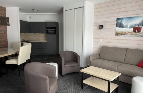 Eaux-Bonnes Apartamento | 150m from ski slopes, 1st floor, view mountain/resort, swimming pool, terrace, tv, ski locker, 65m²