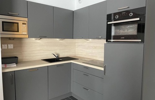 Eaux-Bonnes Apartamento | 150m from ski slopes, 1st floor, view mountain/resort, swimming pool, terrace, tv, ski locker, 65m²