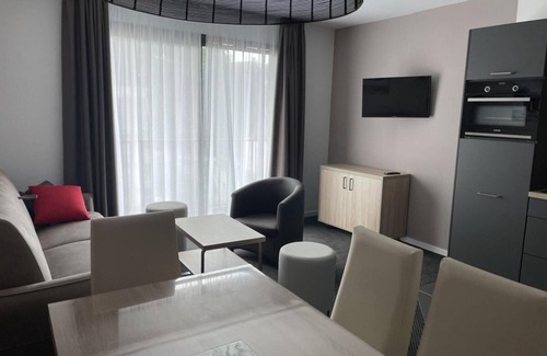 Eaux-Bonnes Apartamento | 80m del centro estación, 1.o piso, vista pistas, piscina, balcón, tv, local para esquís, 36m²