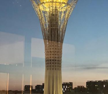 Nur-Sultan Apartamento | 153 С прекрасным видом на Байтерек и 2 большими кроватями