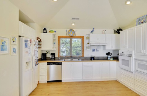 Monteray Shores Casa | 1562 - Coucher Du Soleil 5-bed 5.5-bath soundfront Corolla, NC, pet friendly, private pool, hot tub