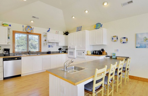 Monteray Shores Casa | 1562 - Coucher Du Soleil 5-bed 5.5-bath soundfront Corolla, NC, pet friendly, private pool, hot tub
